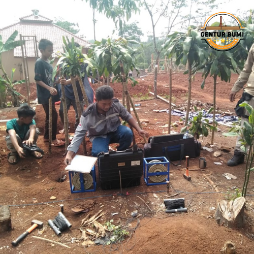 Jasa sumur bor cianjur team gentur bumi sedang pengecekan titik sumur bor